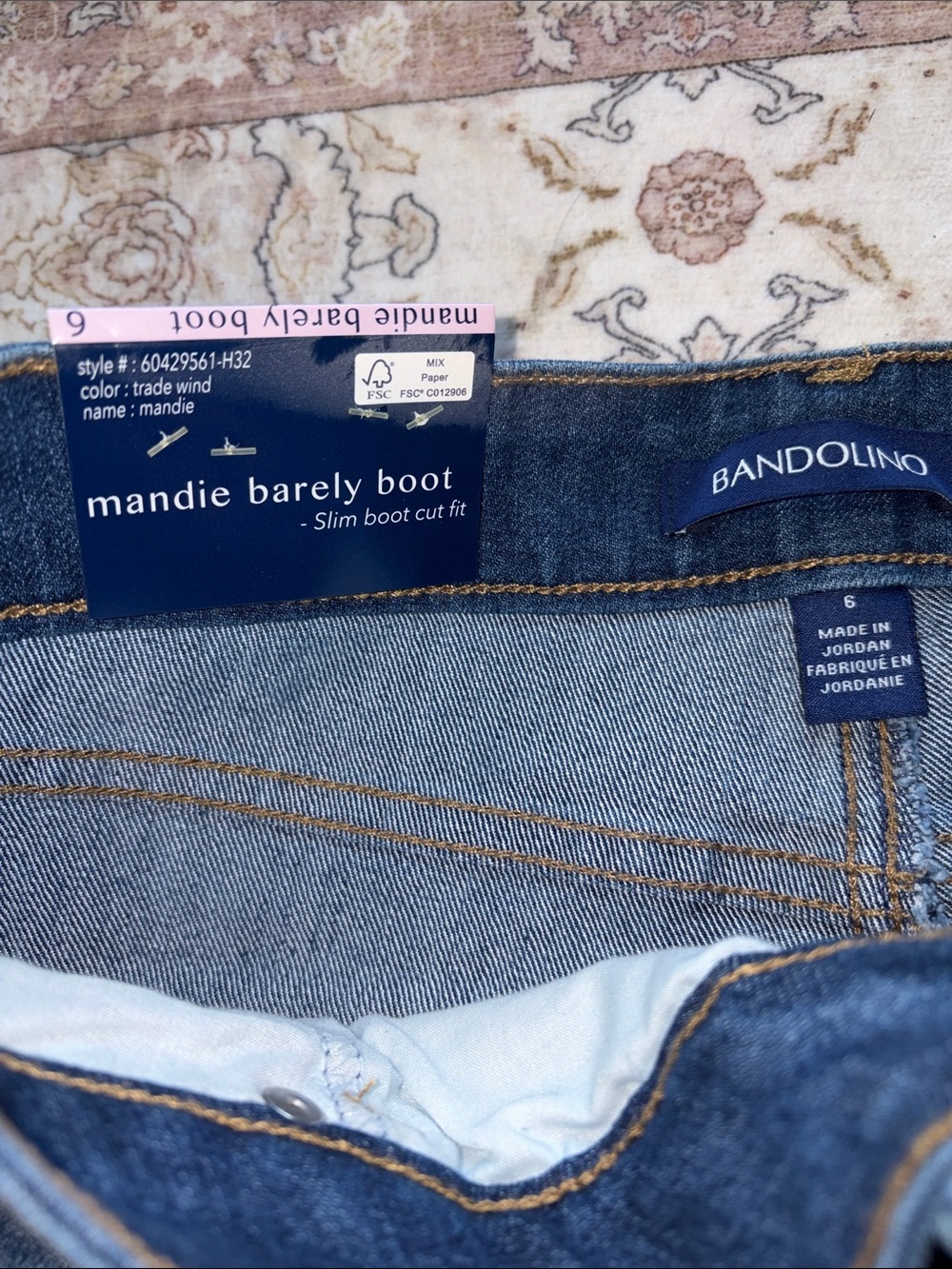 NWT Bandolino Mandie Barely Boot Slim Bootcut Fit Jeans - Women’s size 6 - Picture 4 of 6
